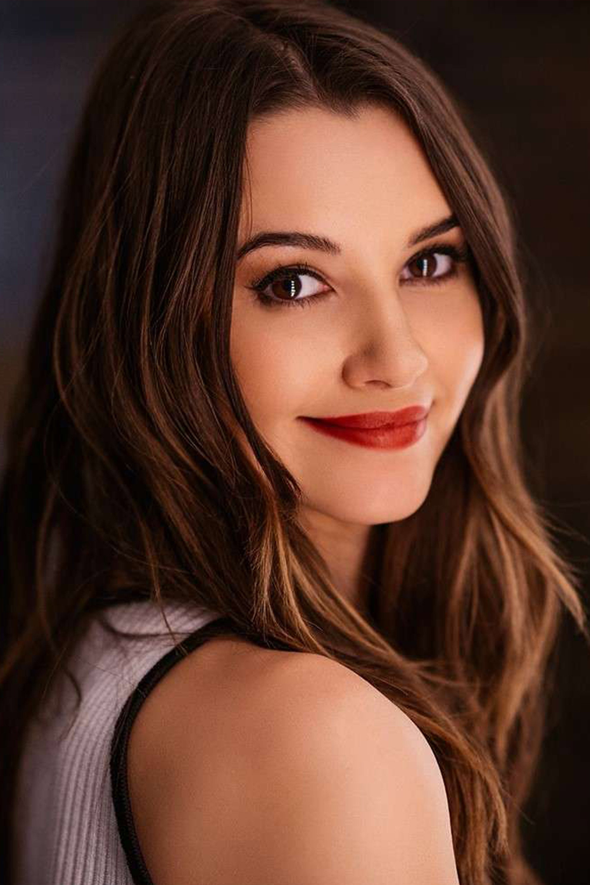 Leyla Lydia Tuğutlu as Derin in Heart of the City
