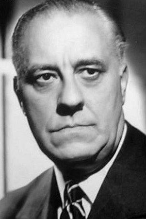 Robert Middlemass as Fire Chief Mulligan in Grand Exit