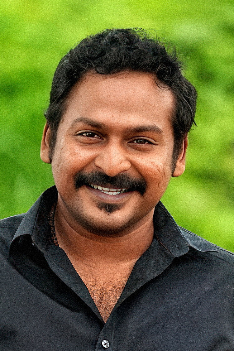 Sharath Ravi as Sathish in Kavalthurai Ungal Nanban
