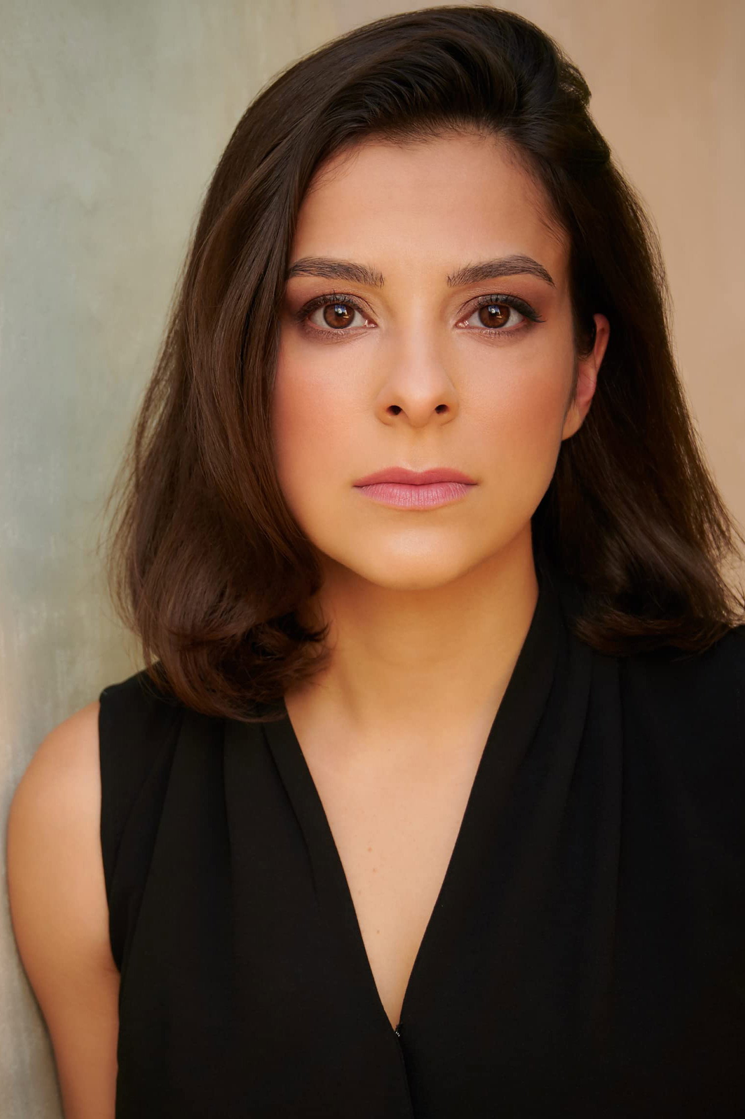 Paula Rebelo as Eliza in Moderator