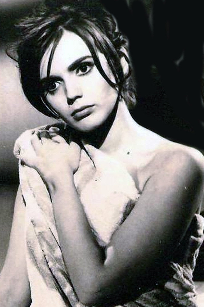 Marcela López Rey as Vicky in The Terrace