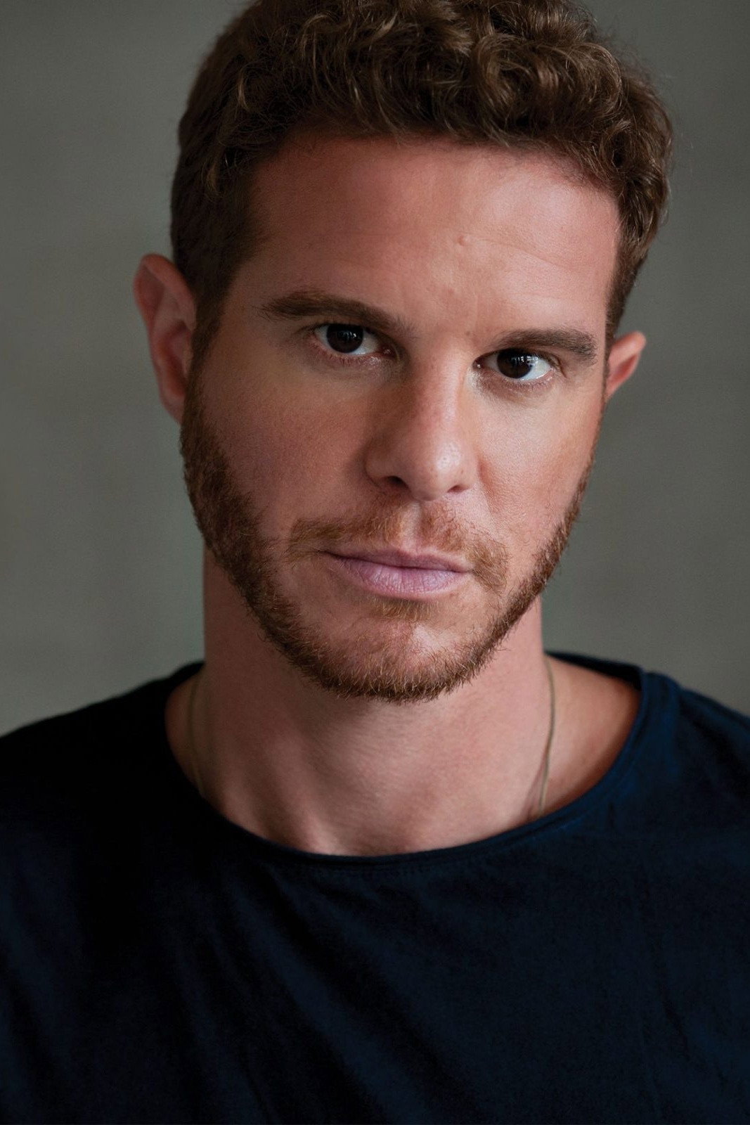 Nuno Gil as Pedro in Uma Família Açoriana