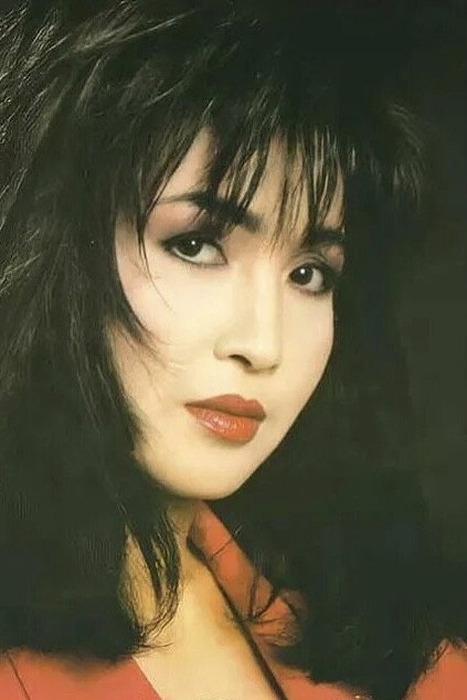 Băng Châu as Hoàng Điệp in First Love