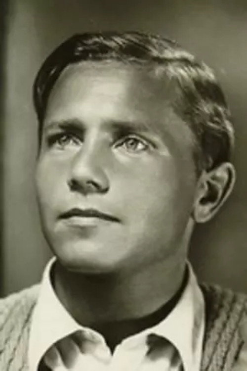 Carl Ballhaus as Schlachtergeselle in Westfront 1918