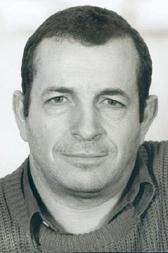 Pierre Brichese as Homme de la plage in S.O.S.