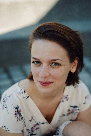 Thekla Hartmann as IOX in IOX