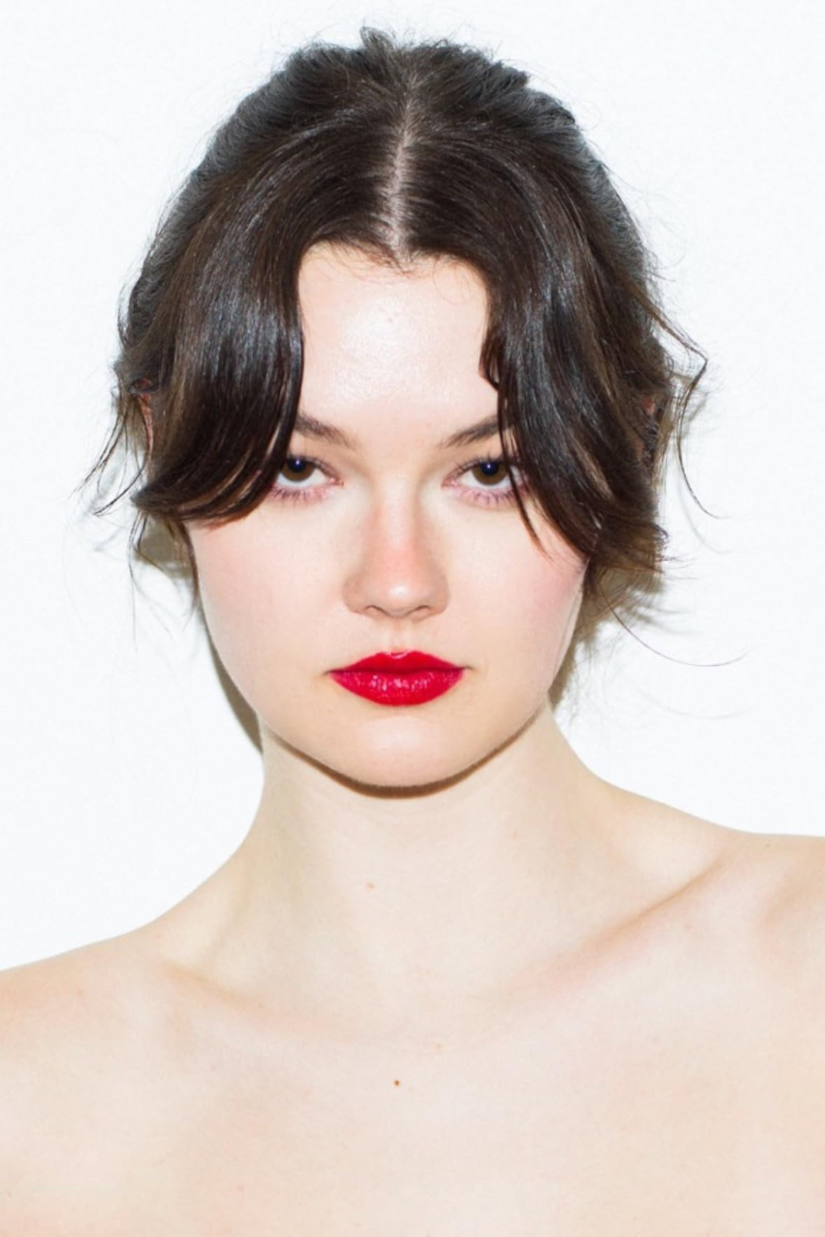 Eloisa Huggins as Izzie in Good Girl Jane