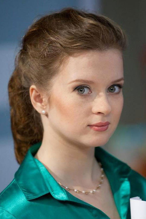 Yekaterina Kopanova as Катя Дронова in Убийство на троих