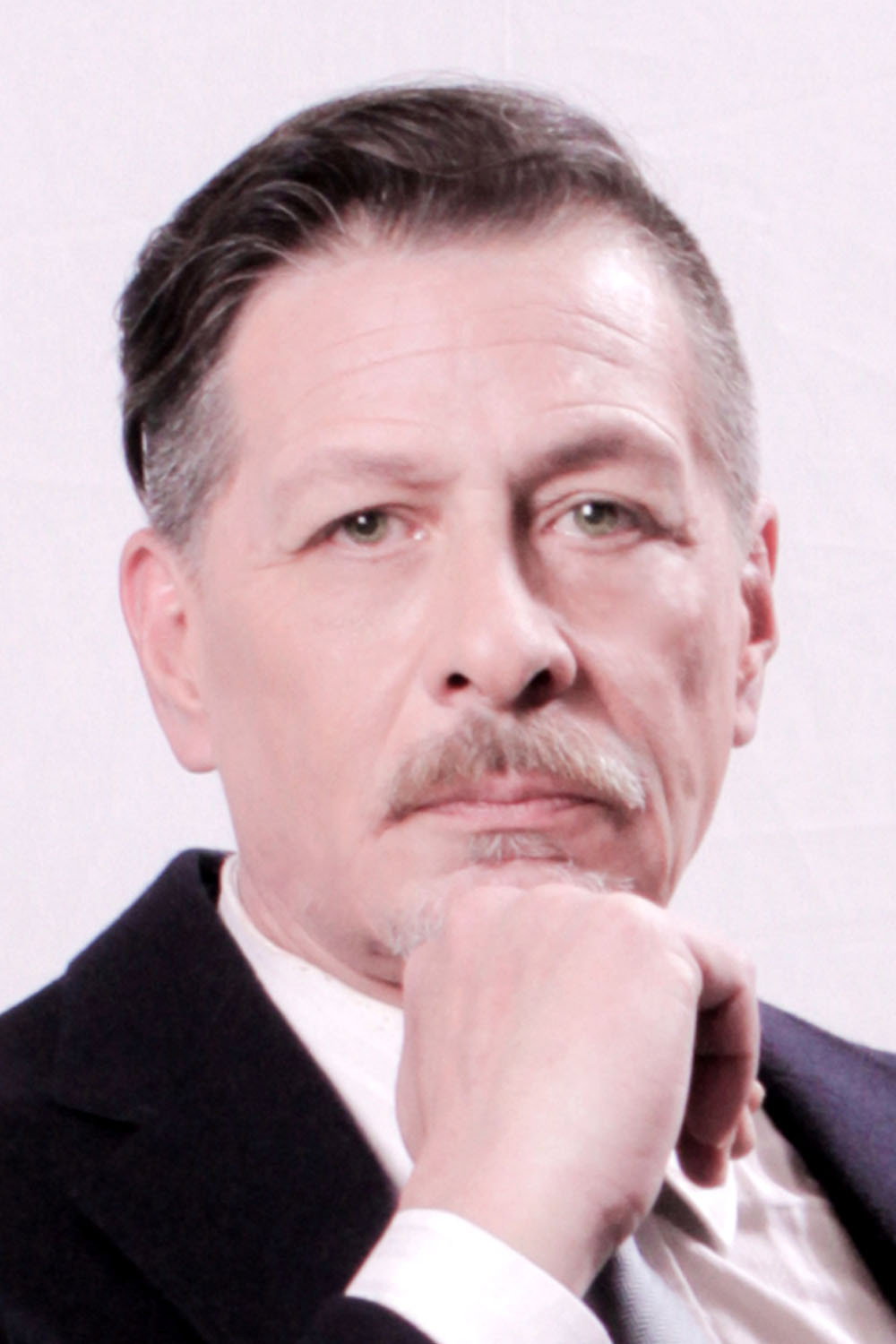 Fernando Miró as Carlos in Pendeja, payasa y gorda