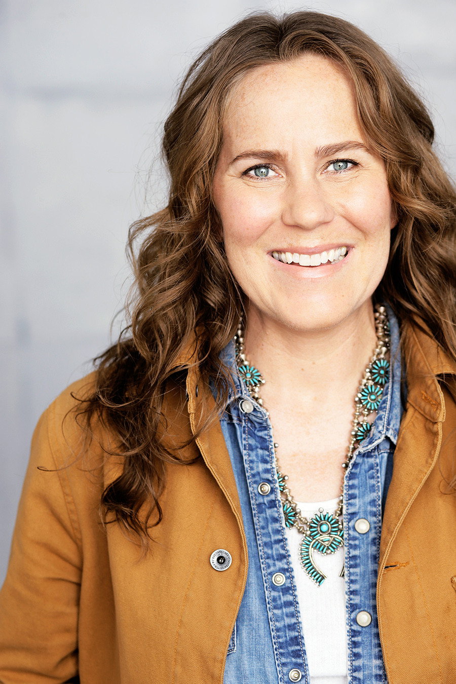 Ali Hanson as Laundromat Mother in Into the Valley