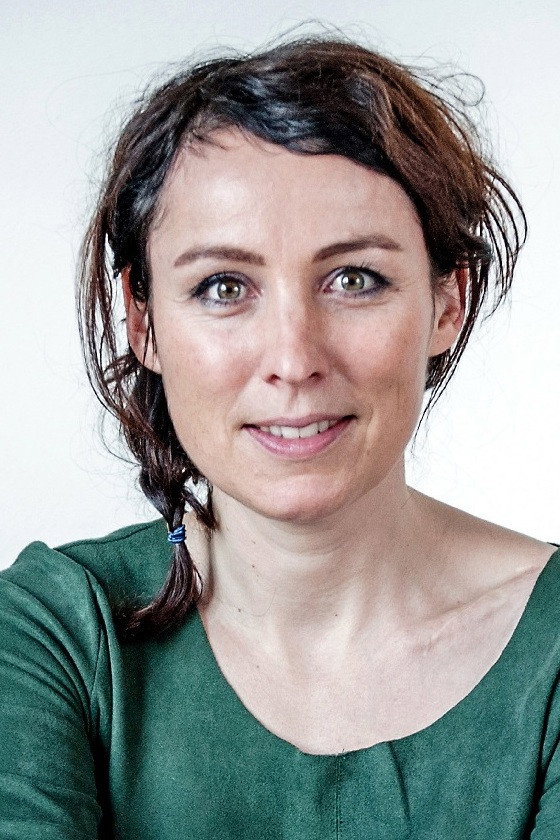 Marijn de Vries as Self - Presenter in Tour de France Femmes - Met Maarten en Marijn