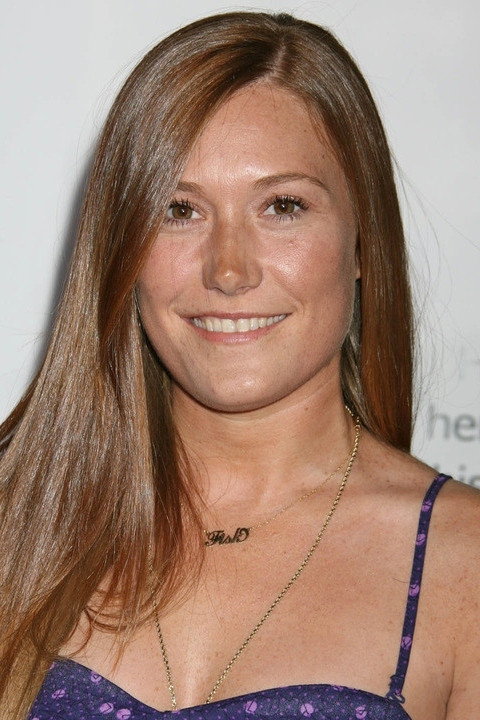 Schuyler Fisk as Amanda Moore-Hillier in The Chicken Sisters