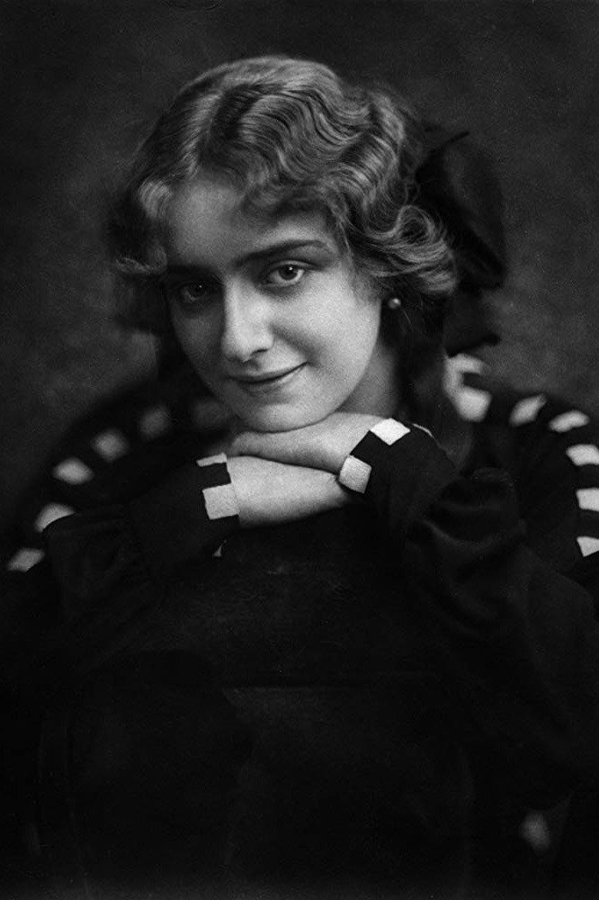 Lotte Neumann as Princess Doris in Muž bez srdce