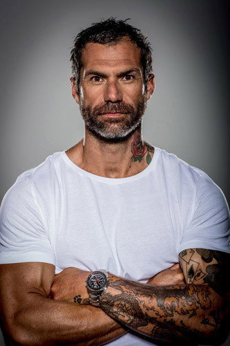 Damien Rider as Cobra in Gladiators