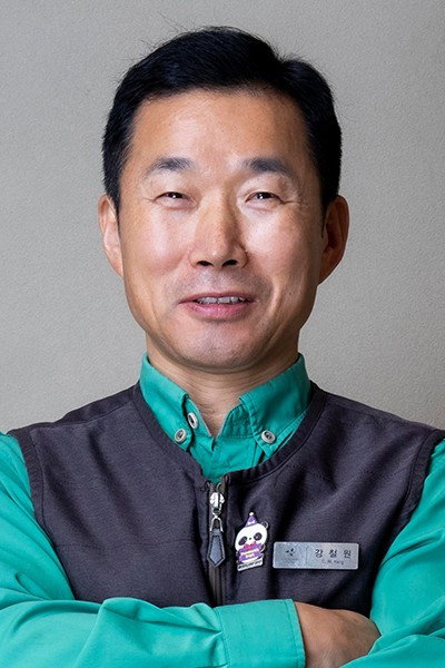 강철원 as Self in My Dearest Fu Bao