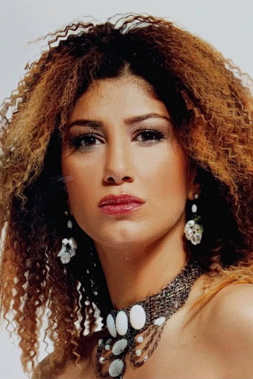 Nadide Sultan as Ayşegül in Çifte Bela