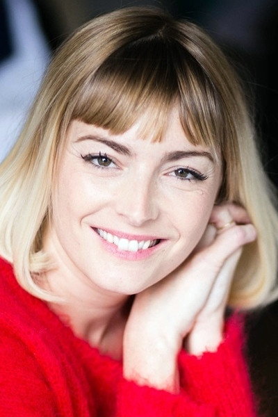 Aude Pépin as Nina (voice) in In-Between