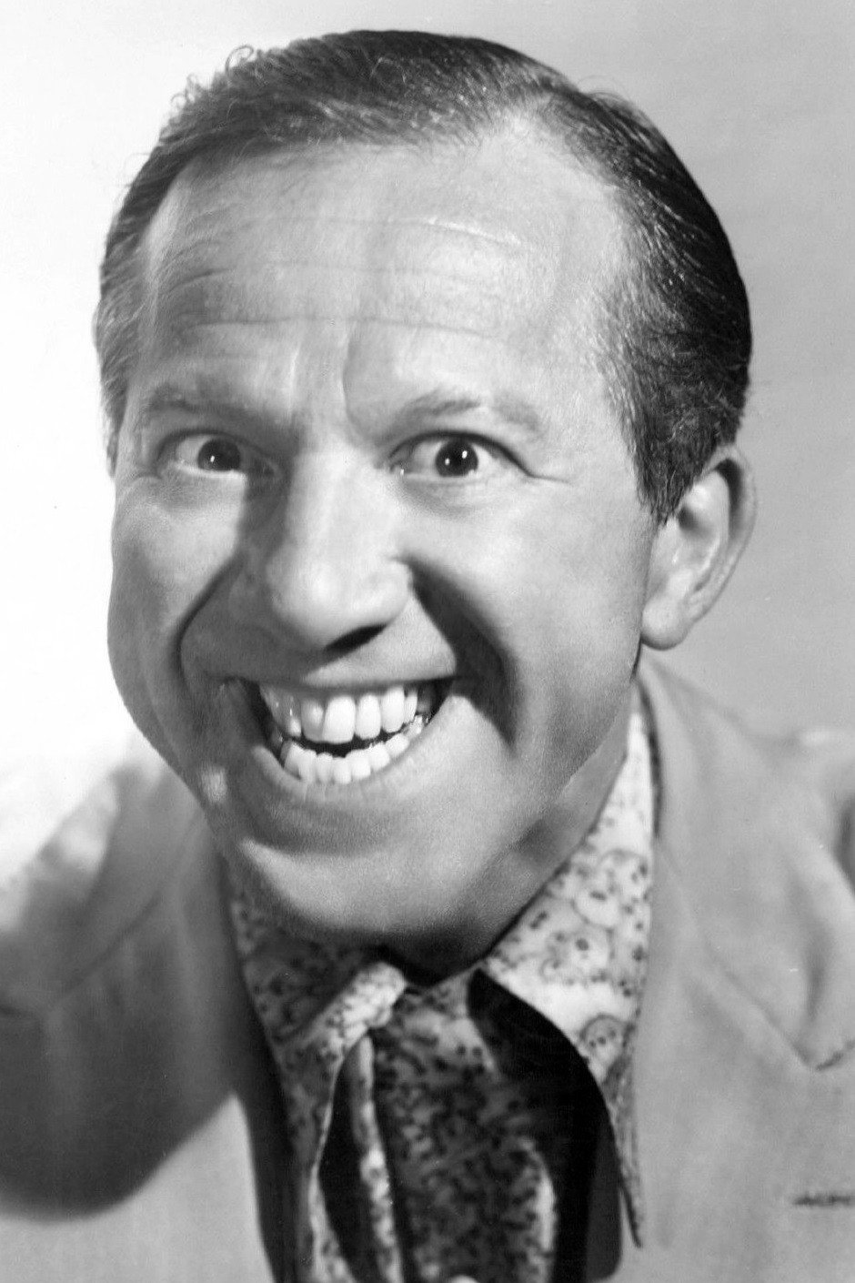 Jerry Lester as Mike Firpo in Odds and Evens