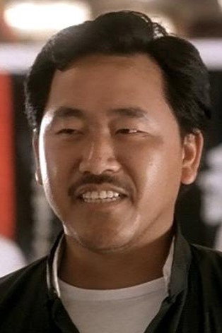尹相林 as White Eagle in The 13 Cold-Blooded Eagles