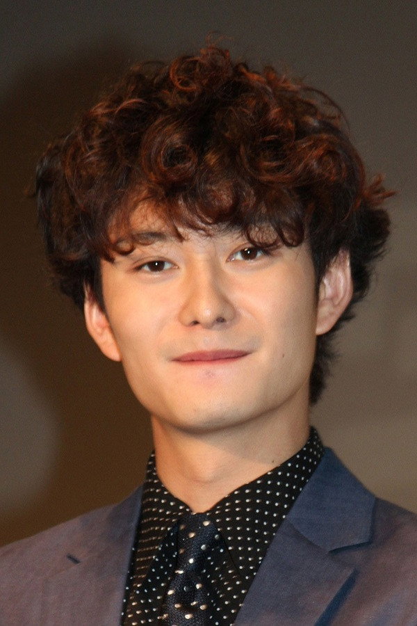 岡田将生 as Aoi Sakata in Kinshicho Paradise
