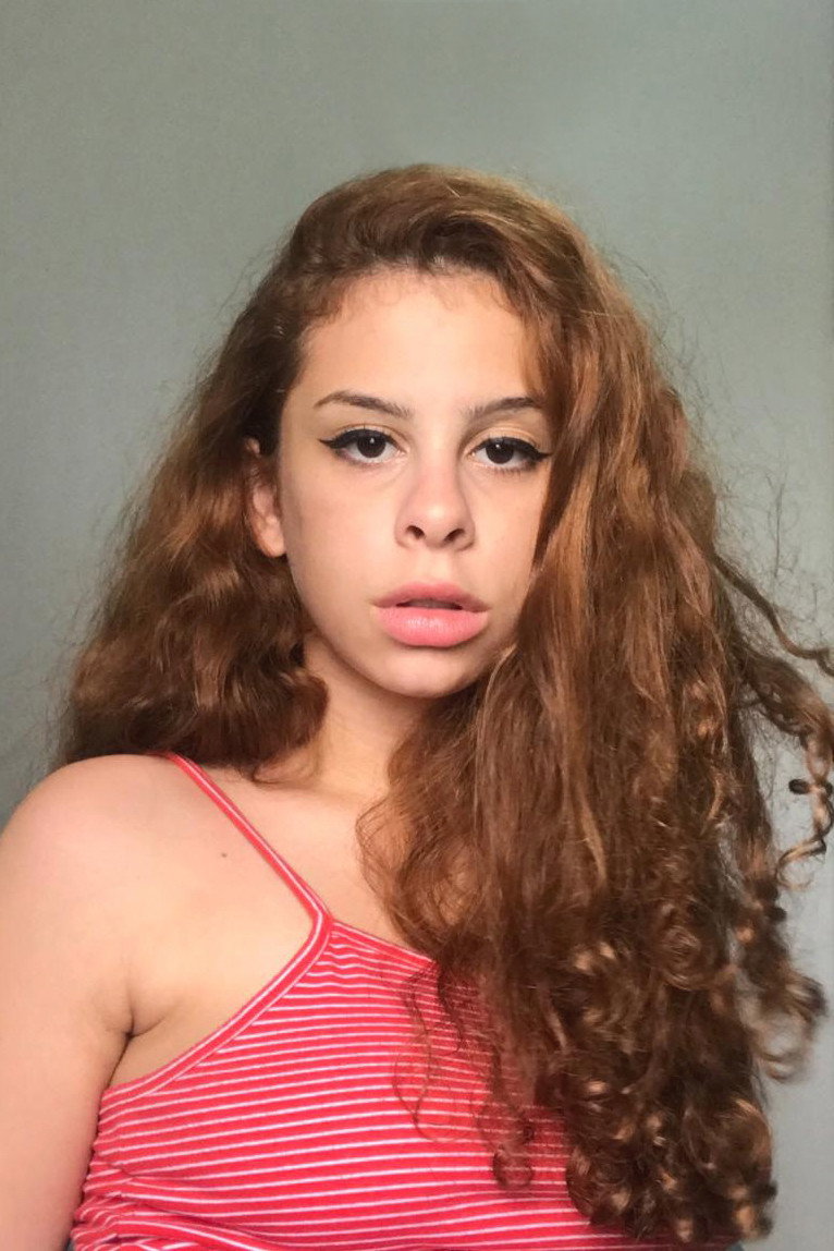 Bianca Dantas as Carol in Pixelated Love