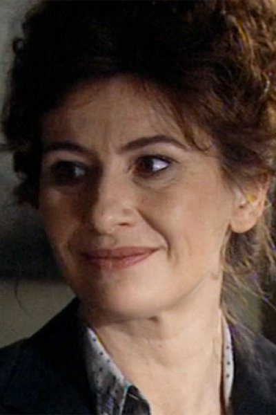 Michelle Bjørn-Andersen as Mormor in Heksebeth og den hovedløse magi