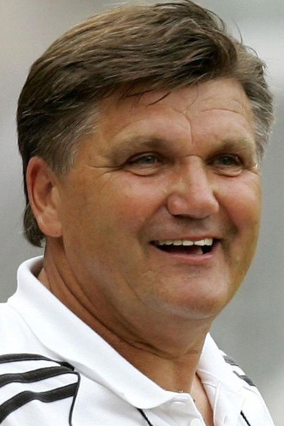 Hans Meyer as Self in Trainer!