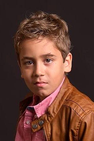 Matías Raygada as Niño in Tiempo