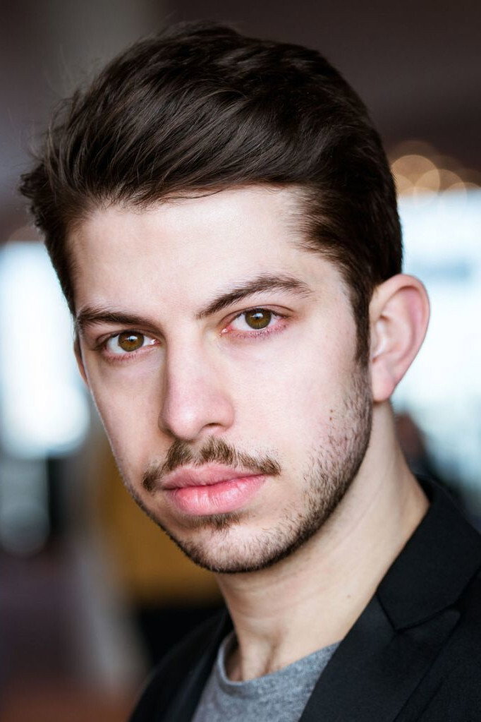 Delio Malär as Luigi in Familie Anders