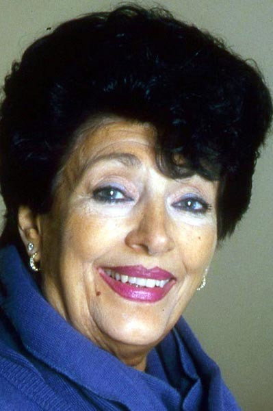 Micheline Dax as Grande prêtresse de l'Île du plaisir / Cléopâtre (voice) in Les 12 travaux d'Astérix
