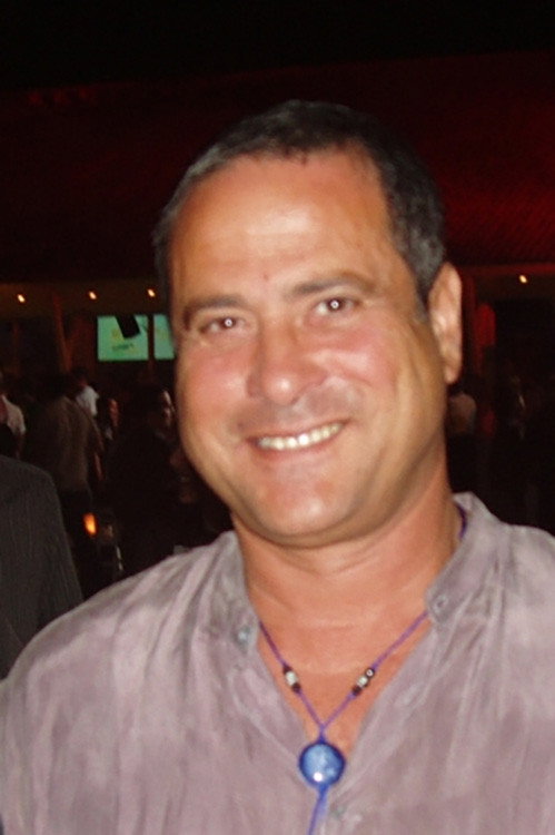 דודו טופז as Argentinian Reporter in Super Boy