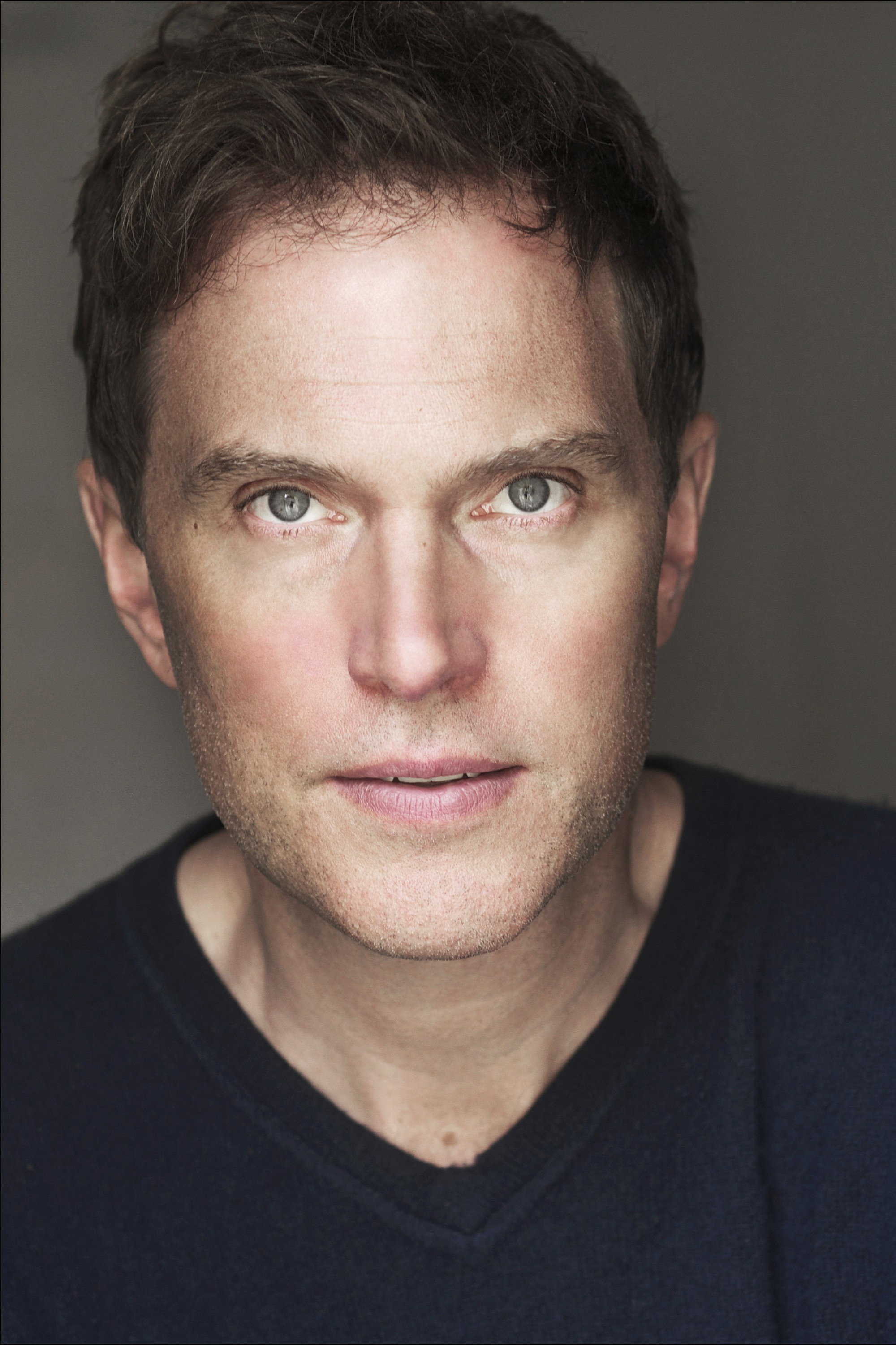 Daniel Lapaine as Scott Wright in Last Chance Harvey