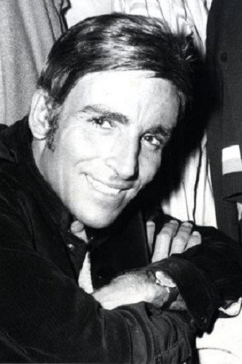 Pepe Rubio as Lorenzo Vega (as José Rubio) in Enseñar a un sinvergüenza