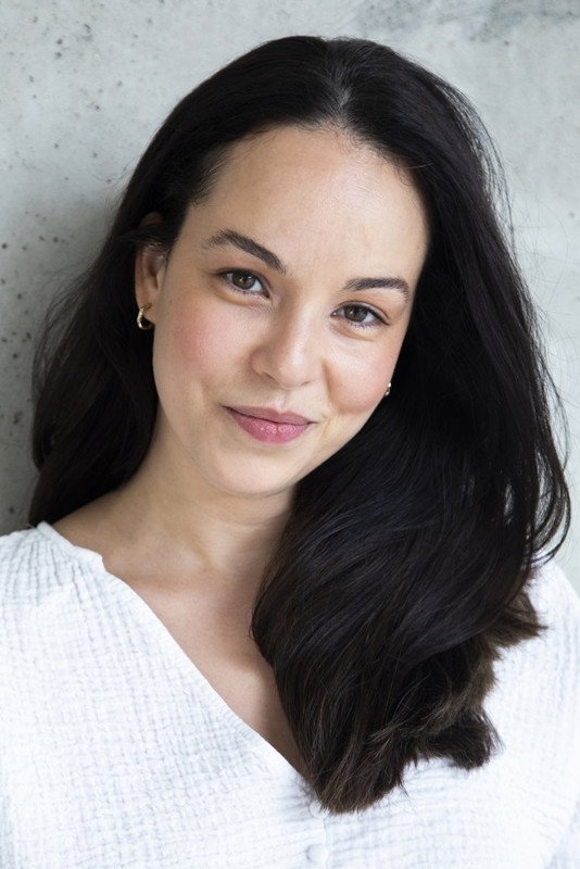 Nesrine Abdat as La soeur in Athena