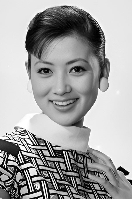 浅丘ルリ子 as Shoko Himuro in アイラブユーからはじめよう Let's Start With I Love You