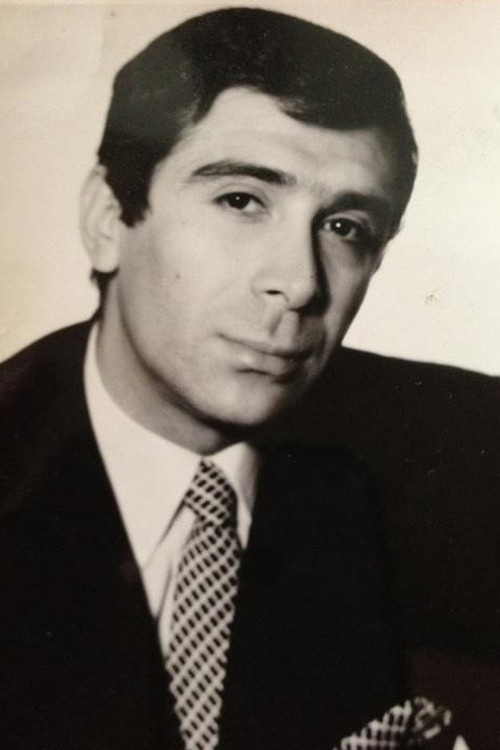 Farrokh Sajedi as Mahmoud in Pashneh Tala