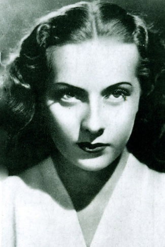 Loredana as Neala in Gli ultimi filibustieri