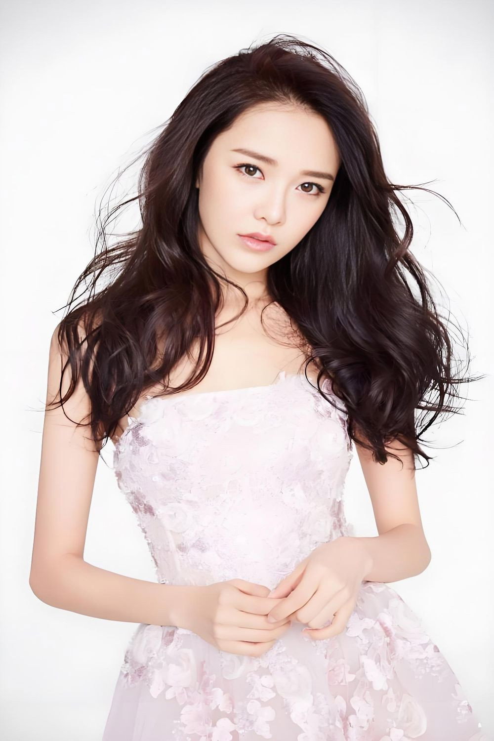 Huang Yilin as Wan Wei in Crocodile and the Plover Bird