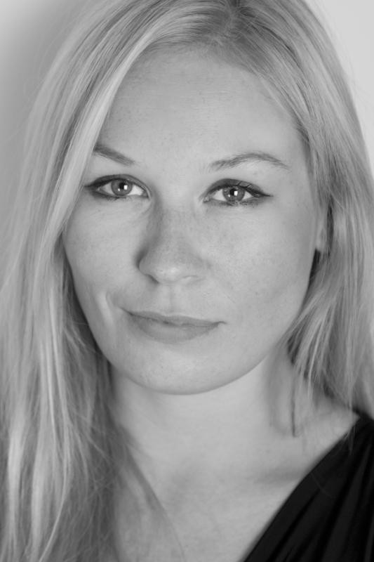 Karina Knapinska as Anna / Magda in Safe Space
