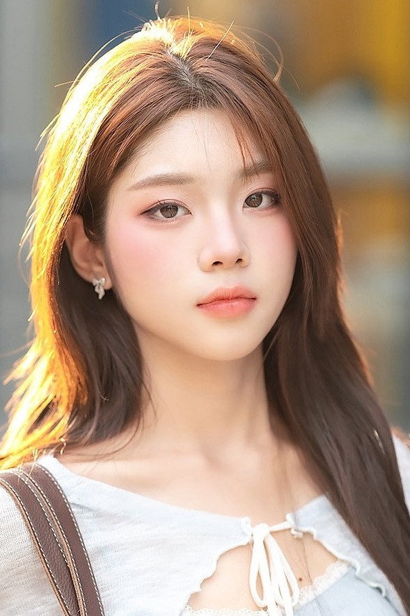 แองจี้ ภัณฑิรา อู่หิรัญ as Deedee in ClaireBell