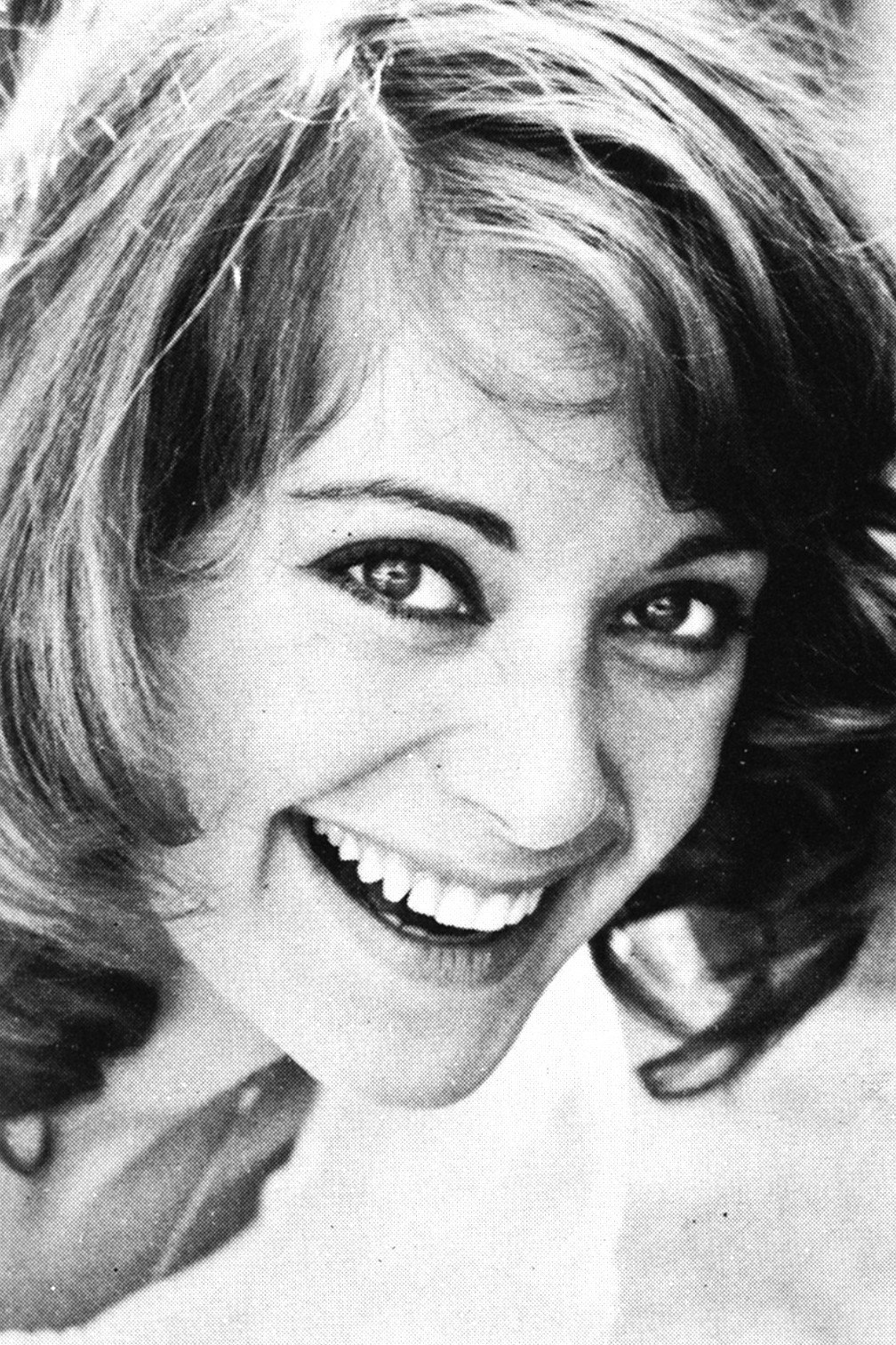 Gabriella Boccardo as Annie in Les Feux de la Chandeleur