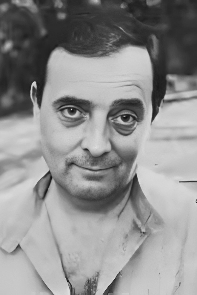 Michel Modo as Jules Berlicot in Le Gendarme à New-York