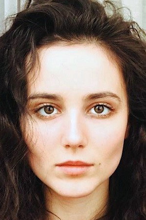 Vera Kolesnikova as Lyudmila Goloubeva in Totems