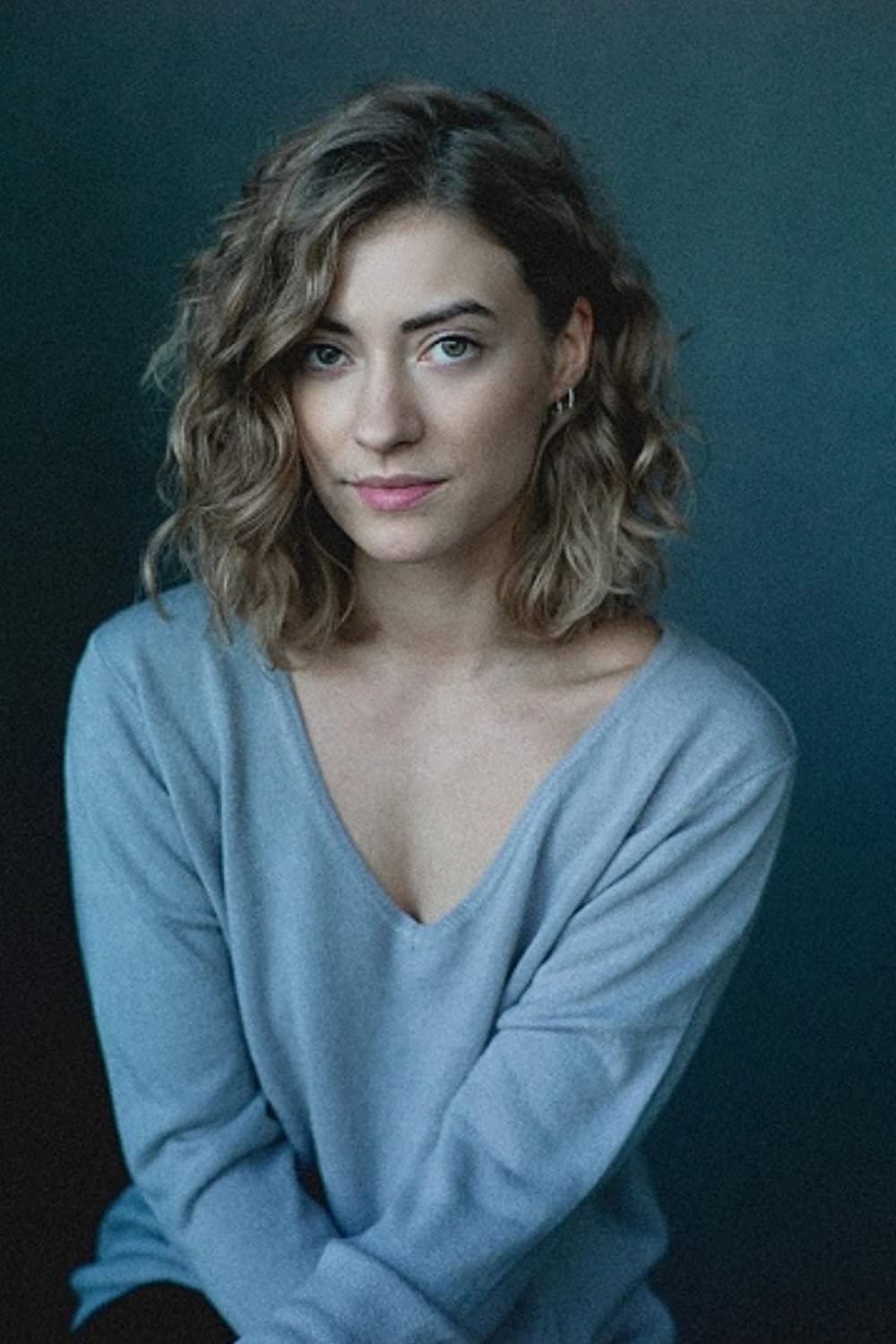 Laura Ferries as Lucy in We Have Everywhere to Go