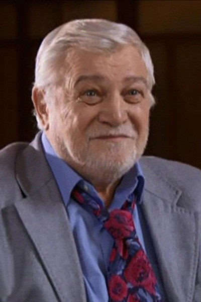 Владимир Студенников as Хуалито Хулио in Sancho From the Ranch
