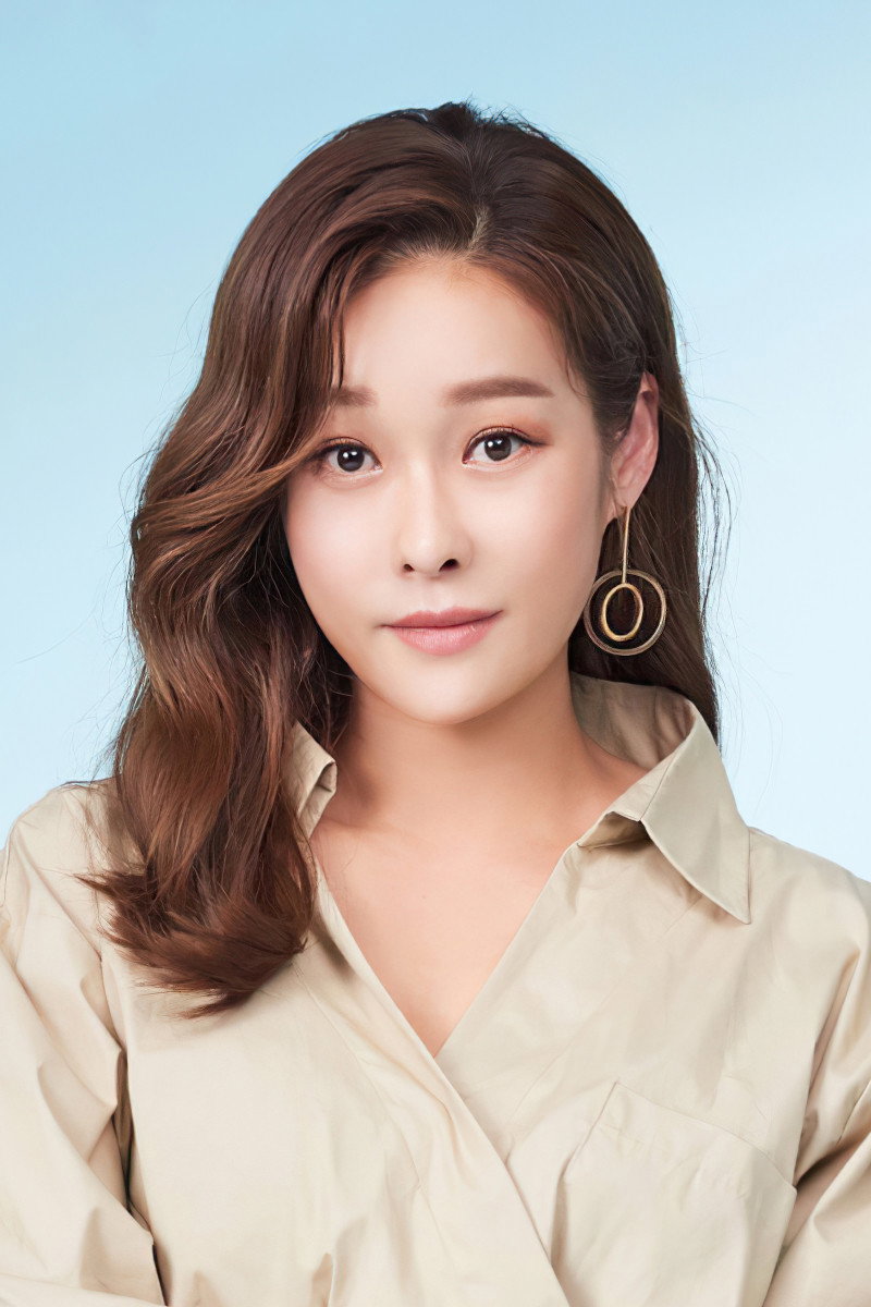 현영 as Diana in Hello, Franceska