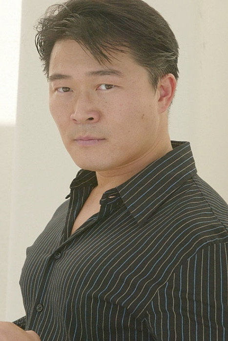 Chil Kong as Detective Park in West 32nd