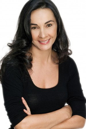 Lígia Cortez as TV reporter in A Starry Sky