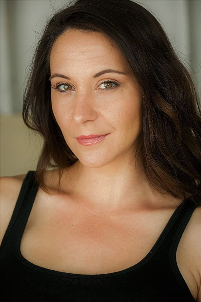 Nicole D'Angelo as Erin in Bikini Hackers
