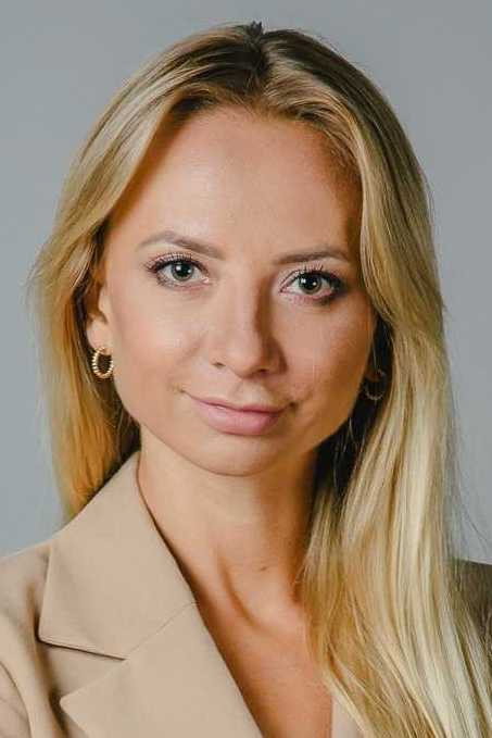 Ірина Сопонару as Яринка in Once Upon a Time Near Poltava